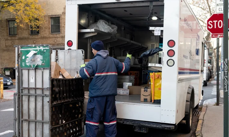 ইরান যুদ্ধের কারণে মার্কিন ডাক পরিষেবার মূল্য বৃদ্ধি