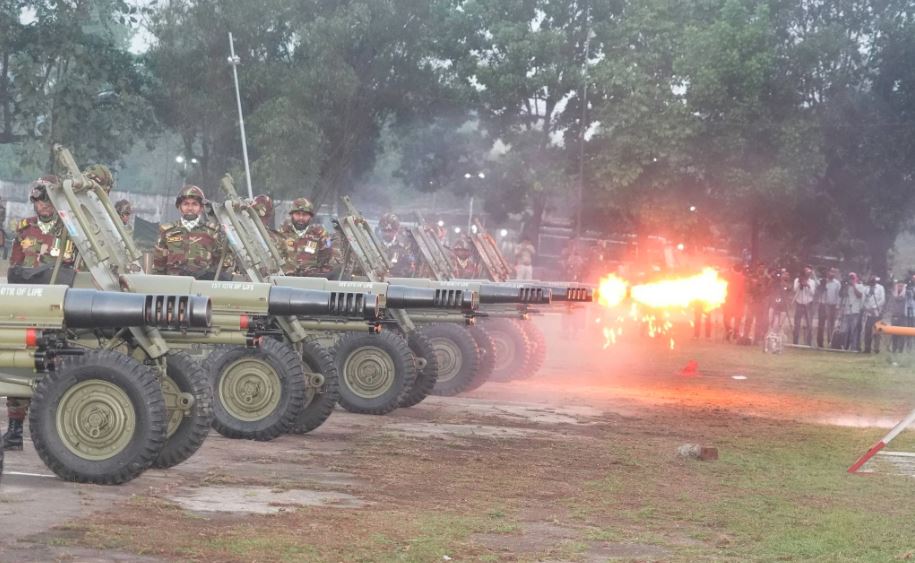 মহান স্বাধীনতা ও জাতীয় দিবস উপলক্ষ্যে বীর শহীদদের প্রতি গান স্যালুট 