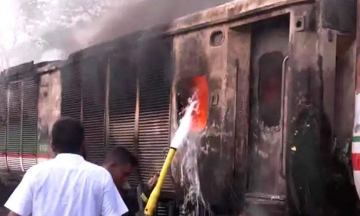 চট্টগ্রামে ‘চট্টলা এক্সপ্রেস’ ট্রেনে আগুন, তদন্তে ৪ সদস্যের কমিটি