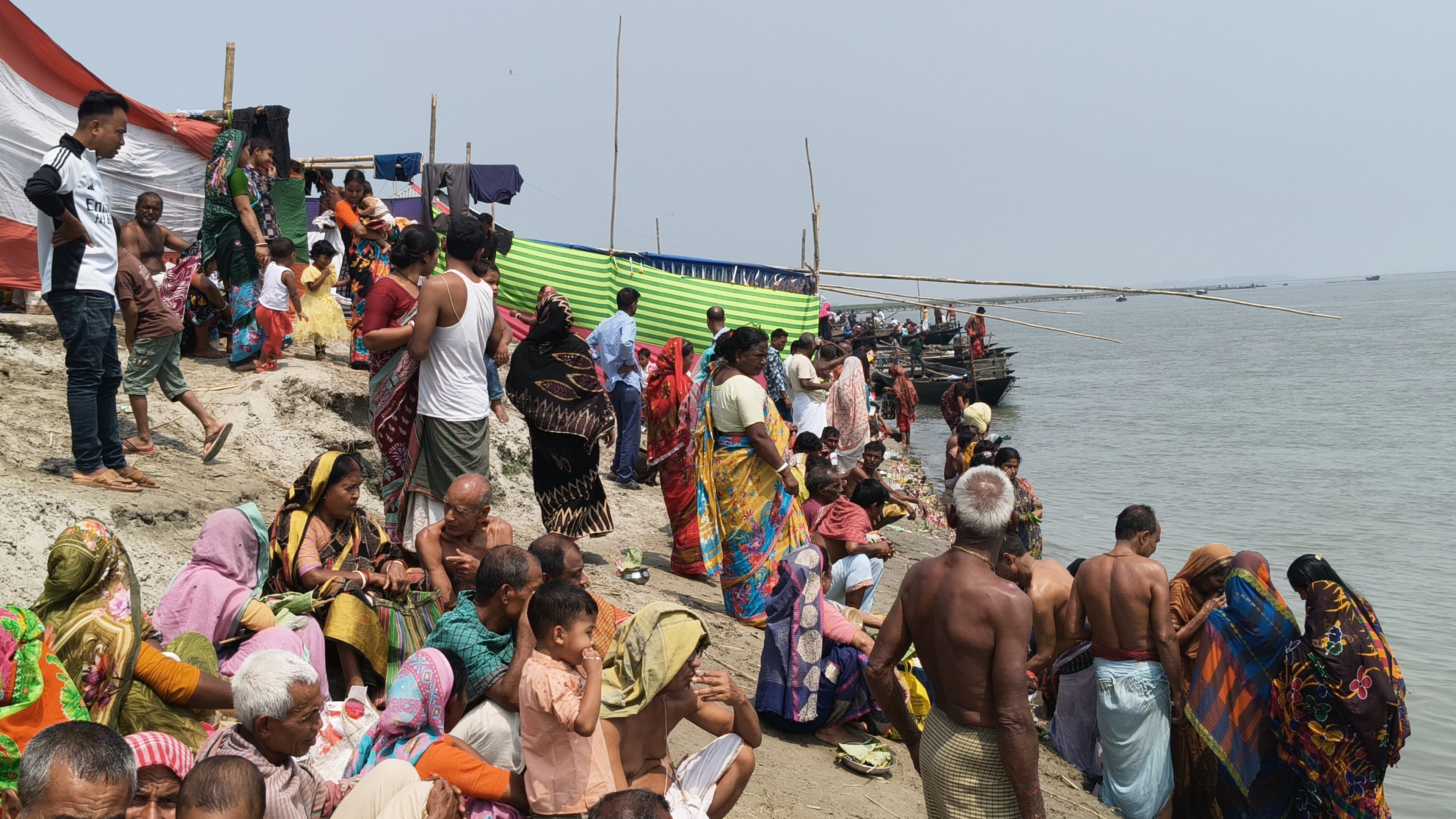 কুড়িগ্রামে অষ্টমীর স্নানোৎসবে পূণ্যার্থীর ঢল