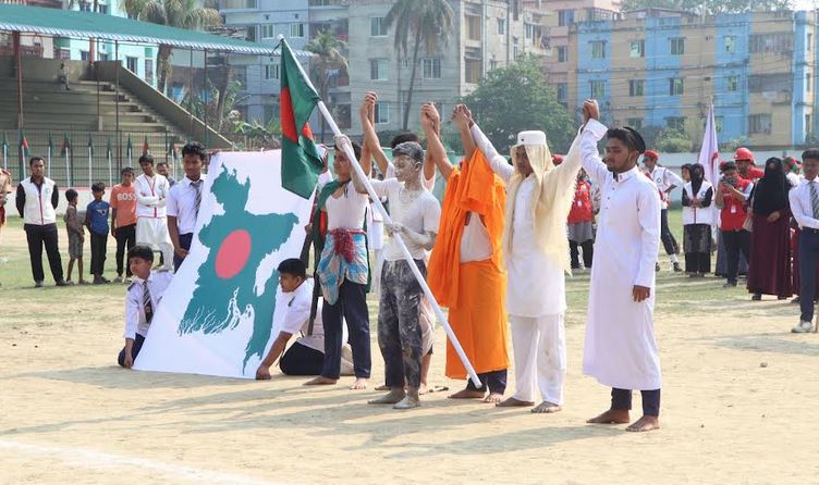 স্বাধীনতা দিবসে ফেনীতে শিক্ষার্থীদের দৃষ্টিনন্দন ডিসপ্লে ও কুচকাওয়াজ