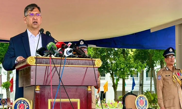 সততা ও পেশাদারিত্বের সঙ্গে দায়িত্ব পালন করতে নবীন পুলিশ কর্মকর্তাদের আহবান স্বরাষ্ট্রমন্ত্রীর