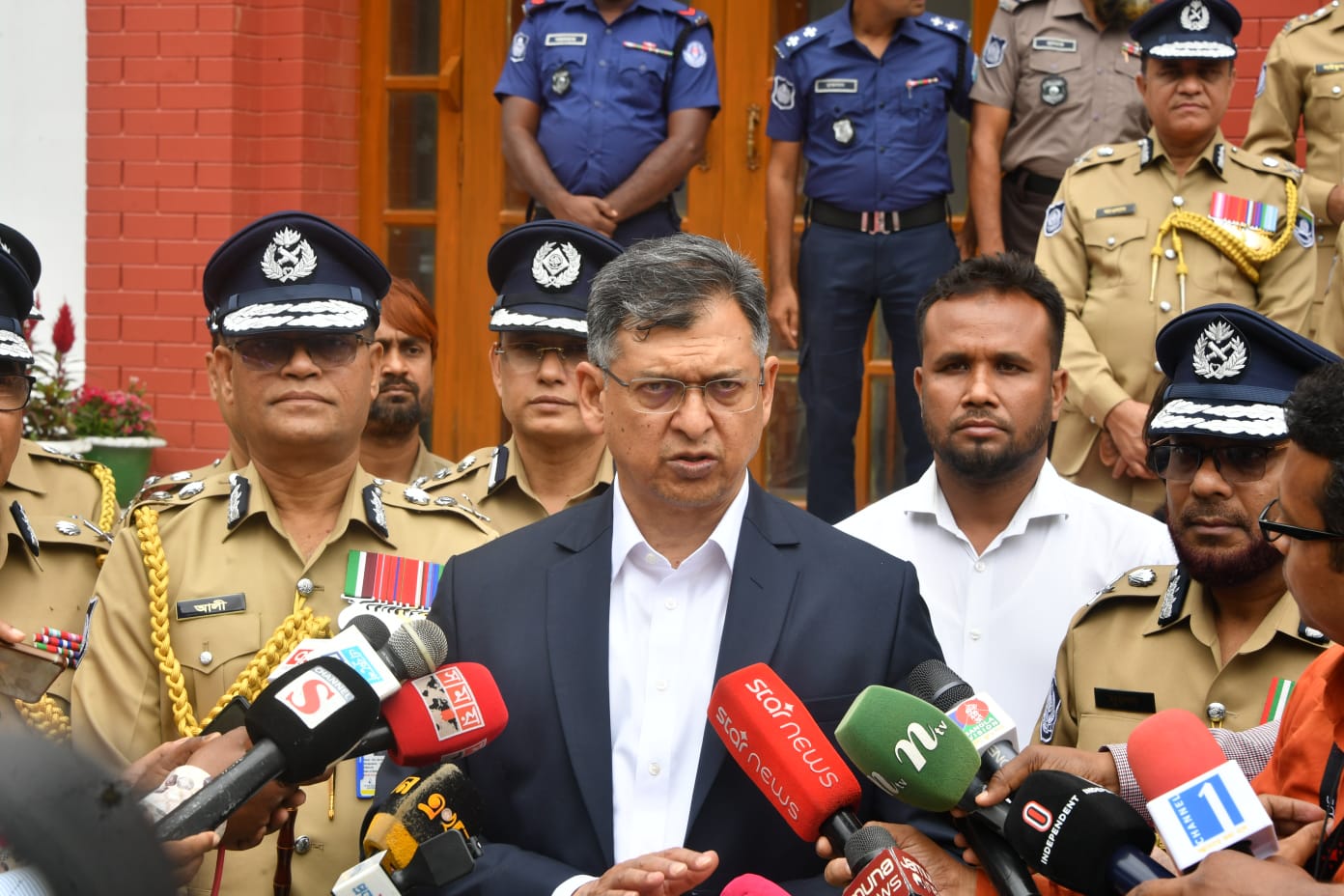 সংবিধান সংস্কারে জনপ্রত্যাশা ও ছাত্র-গণঅভ্যুত্থানে শহীদদের আকাঙ্ক্ষাকে প্রাধান্য দেওয়া হবে: স্বরাষ্ট্রমন্ত্রী