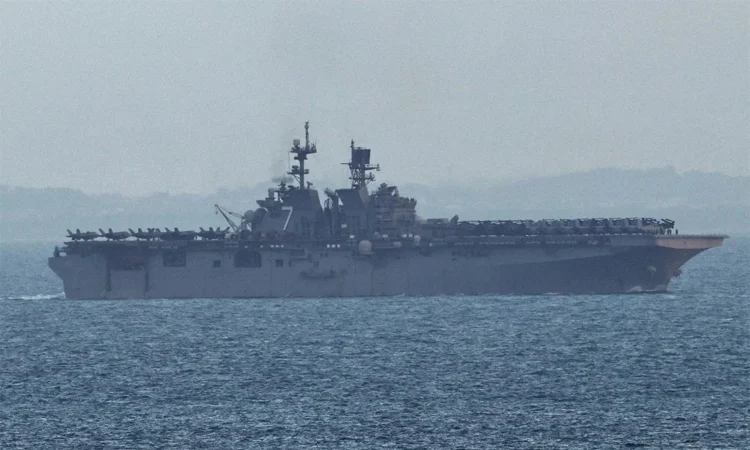 মার্কিন উভচর আক্রমণকারী যুদ্ধজাহাজ মধ্যপ্রাচ্যে পৌঁছেছে