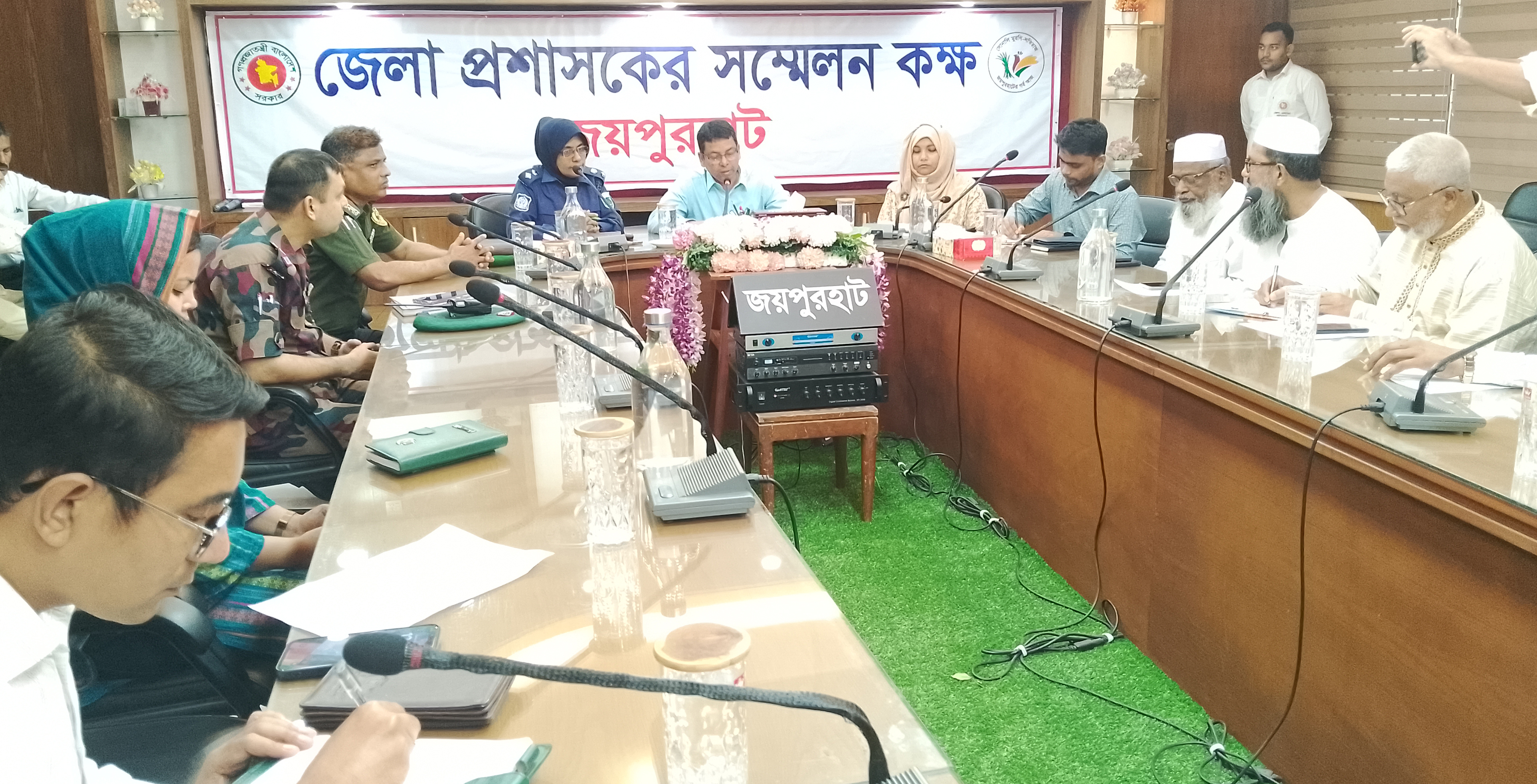 জয়পুরহাটে বৈধ কাগজপত্র বিহীন যানবাহনে জ্বালানি তেল সরবরাহ না করার সিদ্ধান্ত 