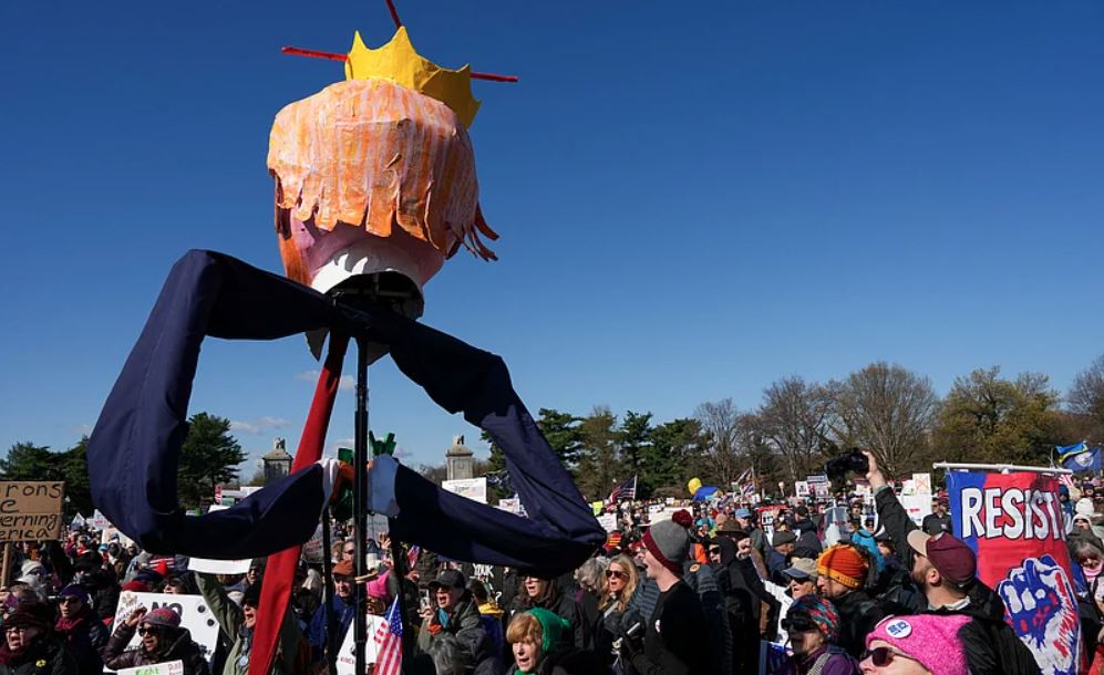 যুক্তরাষ্ট্রে ট্রাম্পবিরোধী ‘নো কিংস’ বিক্ষোভে লাখো মানুষ