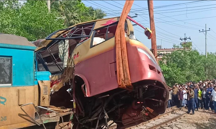কুমিল্লায় ট্রেন দুর্ঘটনায় ১২ প্রাণহানির ঘটনায় তদন্ত প্রতিবেদন দাখিল