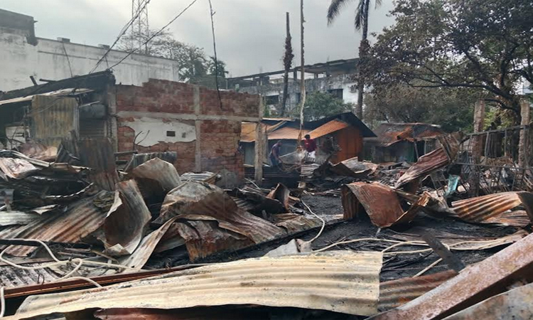 সুনামগঞ্জে আগুনে ১২টি দোকান পুড়ে ছাই