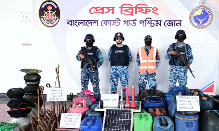 সুন্দরবনের কুখ্যাত ডাকাত ছোট সুমন বাহিনীর আস্তানা ধ্বংস ও মালামাল জব্দ