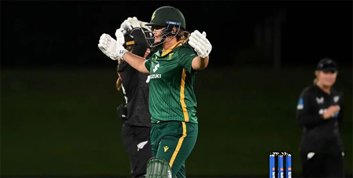 বিরল কীর্তিতে মুস্তাফিজ-সানির পাশে বসলেন দক্ষিণ আফ্রিকার রেনেকে