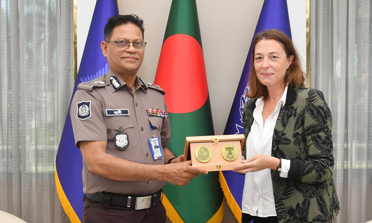 আইজিপি’র সঙ্গে ফ্রান্সের ডেপুটি হোমল্যান্ড সিকিউরিটি এটাশের সাক্ষাৎ