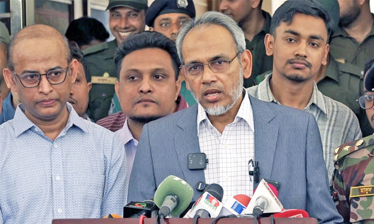 রাজশাহী মেডিকেলে হামের প্রাদুর্ভাব পরিস্থিতি পরিদর্শন, দ্রুত টিকা সরবরাহের তাগিদ