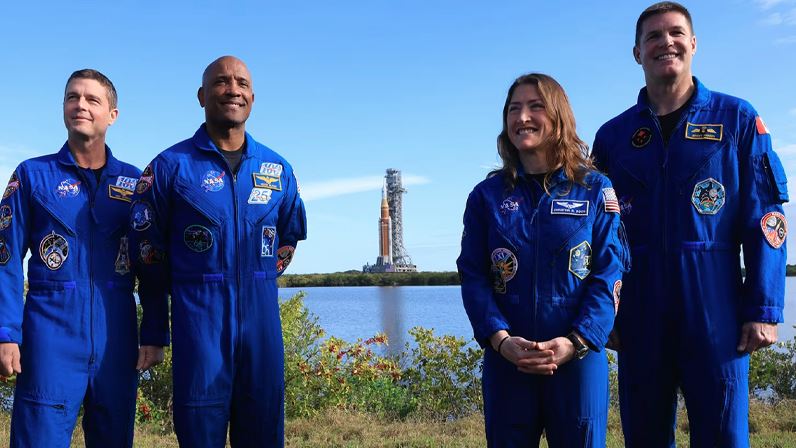 ঐতিহাসিক চন্দ্রাভিযান : রোমাঞ্চিত কানাডীয় নভোচারী