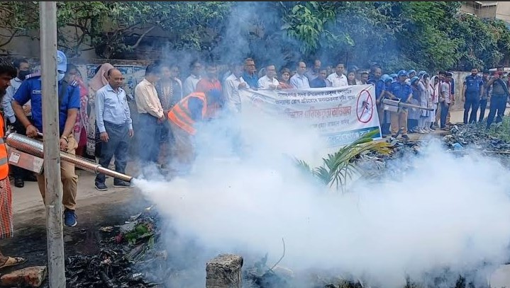 নারায়ণগঞ্জে ডেঙ্গু প্রতিরোধে পরিচ্ছন্নতা অভিযান 