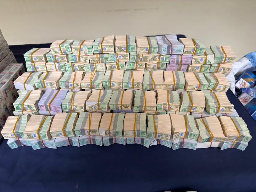 বগুড়ায় অবৈধ সিগারেট কারখানায় অভিযান, রাজস্ব স্ট্যাম্প জব্দ