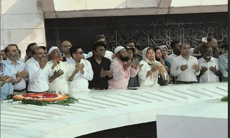 জিয়া উদ্যানে বাগেরহাট জেলা প্রশাসকের দোয়া মাহফিল