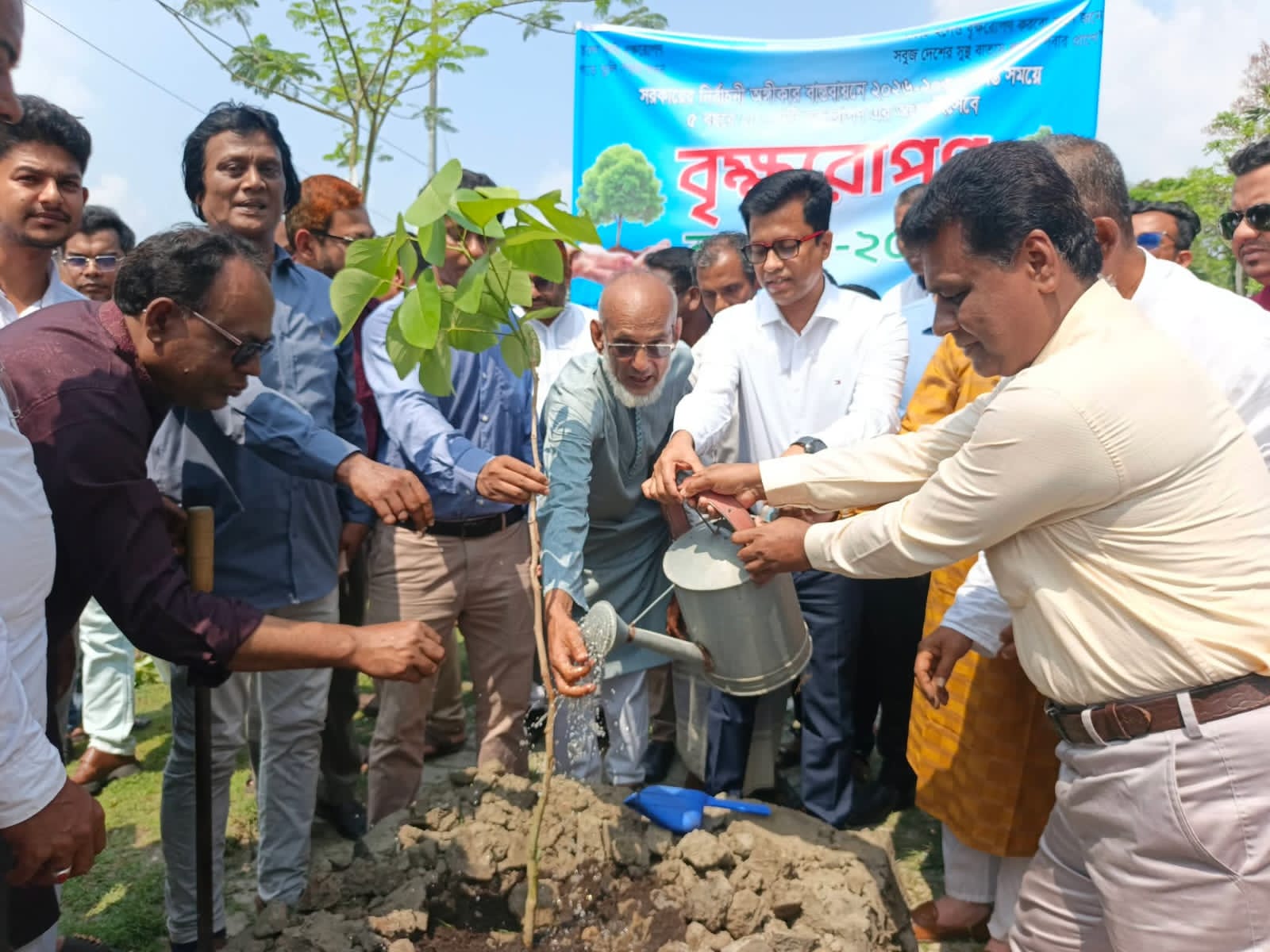 পিরোজপুরে বৃক্ষরোপণ কর্মসূচির উদ্বোধন