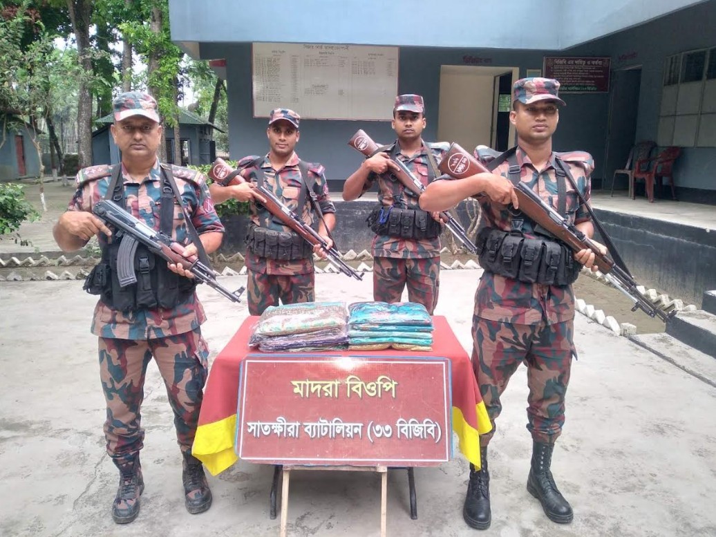 সাতক্ষীরার সীমান্তে ভারতীয় মালামাল জব্দ 