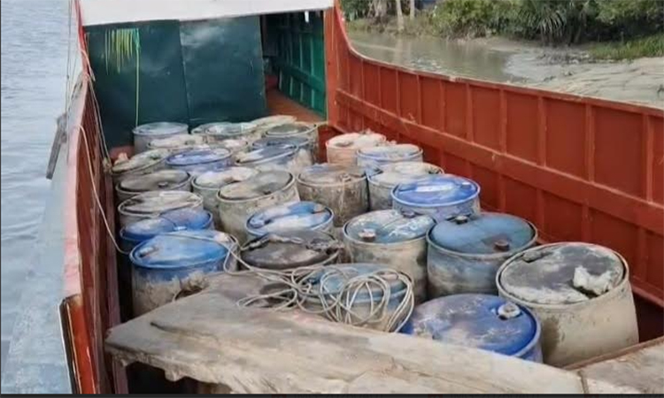 পটুয়াখালীতে অবৈধভাবে সরবরাহকৃত জ্বালানি তেল জব্দ