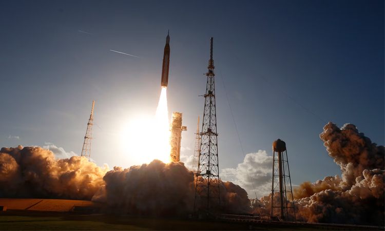 চাঁদের পথে নাসার ঐতিহাসিক মহাকাশযাত্রা শুরু