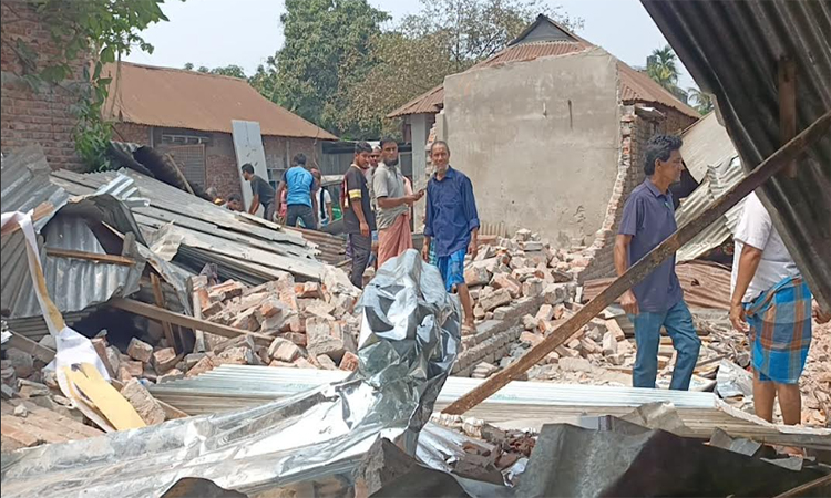 কুমিল্লায় খাবার হোটেলের দেয়াল ধসে এক বৃদ্ধের মৃত্যু