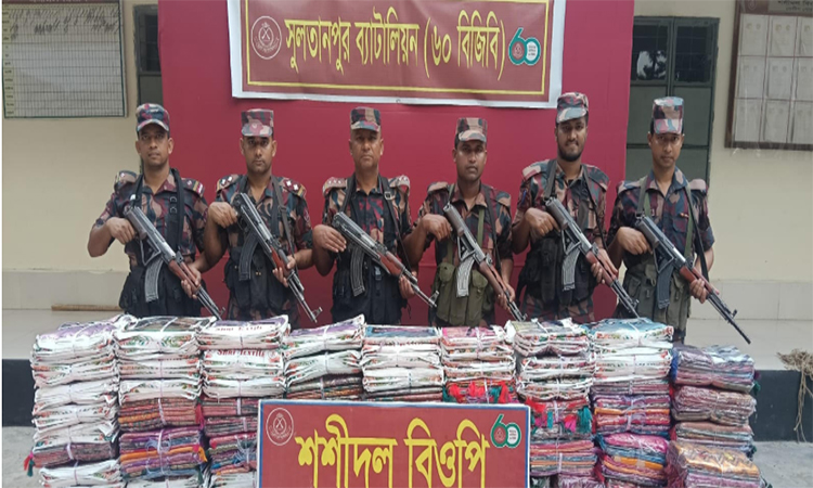 কুমিল্লায় ৬৯৩ পিস ভারতীয় শাড়ি জব্দ 