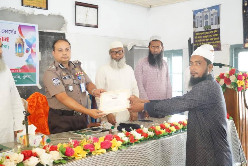 খুলনায় ইমামদের ৬১১তম রিফ্রেসার্স কোর্সের সনদ প্রদান