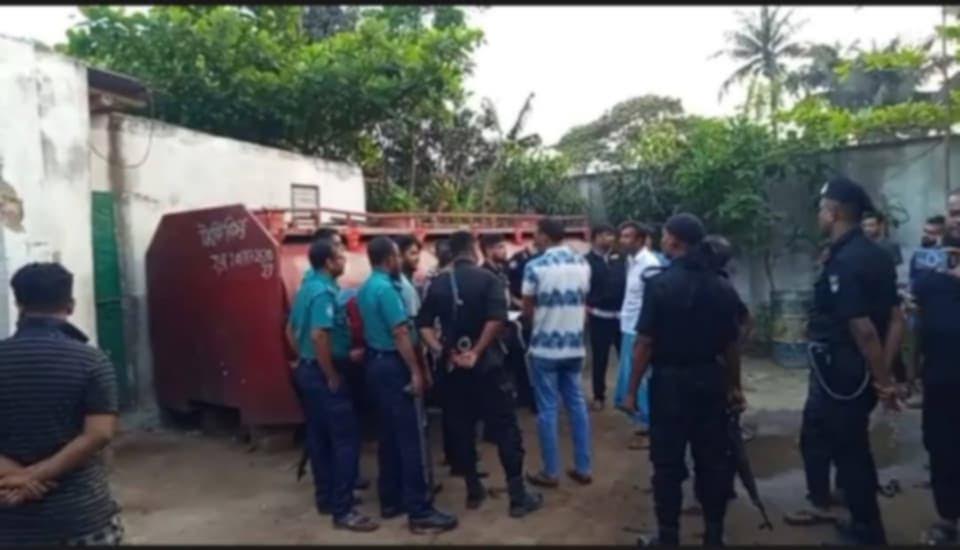 খুলনায় জ্বালানি তেল জব্দ, পেট্রল পাম্পকে জরিমানা