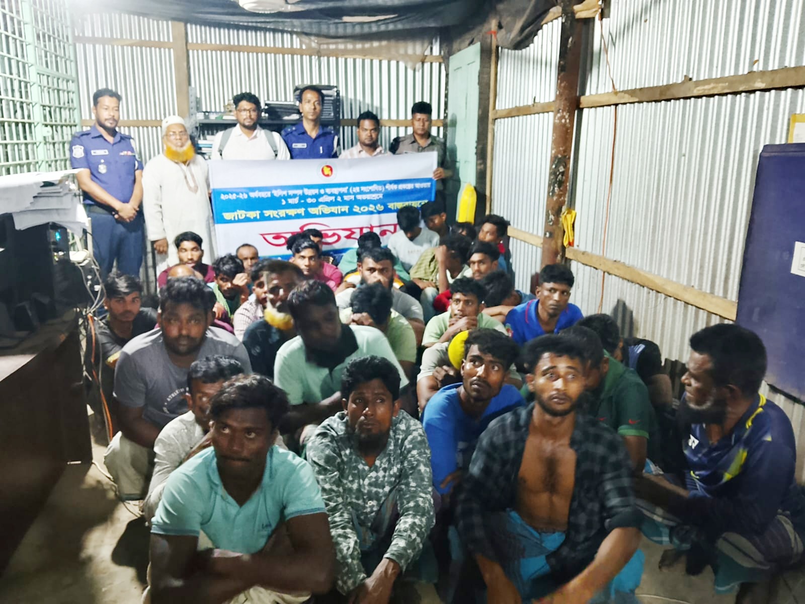 চাঁদপুরে জাটকা ধরায় ৩২ জেলে আটক 