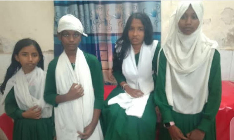 লক্ষ্মীপুরে স্কুলের ছাদের পলেস্তার ধসে ৭ শিশু আহত