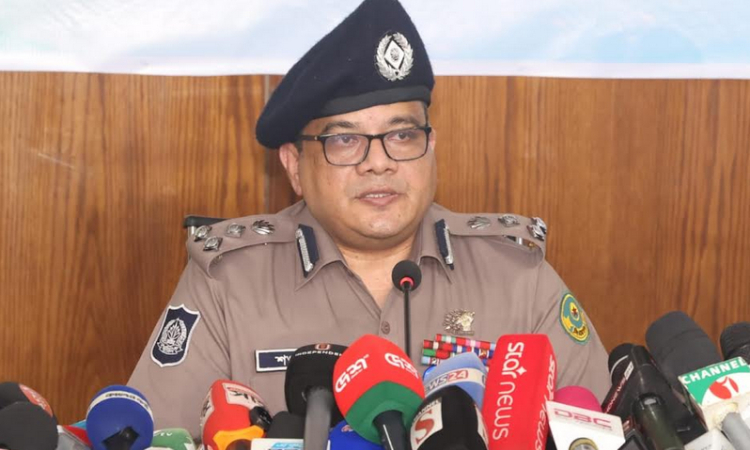 মাদক ও চাঁদাবাজদের বিরুদ্ধে ‘জিরো টলারেন্স’ : সিএমপি কমিশনার