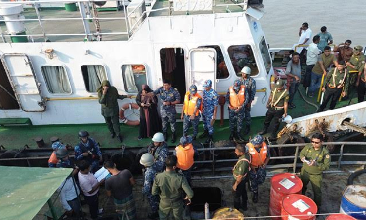 চট্টগ্রামে ট্যাংকার থেকে ৩৭ হাজার লিটার ডিজেল জব্দ