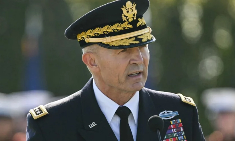 যুক্তরাষ্ট্রের সেনাপ্রধানকে পদত্যাগ করতে বলেছেন প্রতিরক্ষামন্ত্রী পিট হেগসেথ