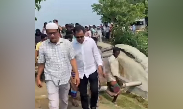 সুনামগঞ্জে হাওর পরিদর্শনে কামরুজ্জামান কামরুল এমপি