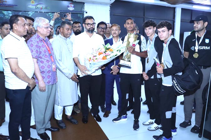 দেশে ফিরেছে সাফ বিজয়ী বাংলাদেশ অনূর্ধ্ব-২০ দল