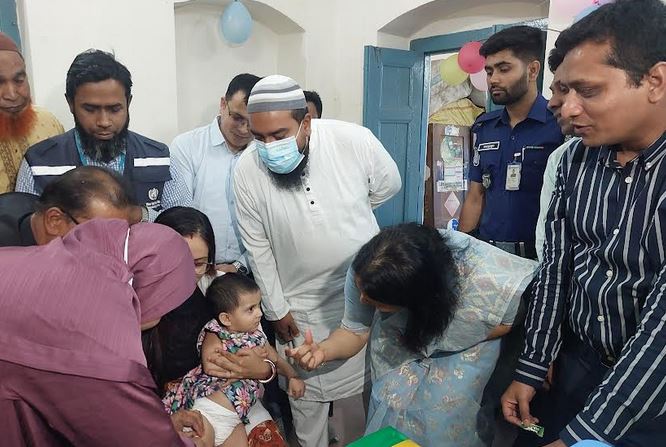 নাটোরে হামের বিশেষ টিকাদান কর্মসূচি শুরু