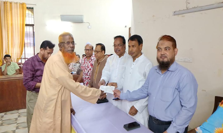 ঝিনাইদহে মসজিদ ও মন্দিরের উন্নয়নে আর্থিক সহায়তার চেক বিতরণ