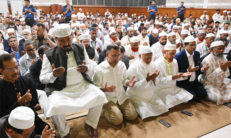 দিলারা হাফিজের রুহের মাগফেরাত কামনায় দোয়া মাহফিলে অংশ নিয়েছেন প্রধানমন্ত্রী