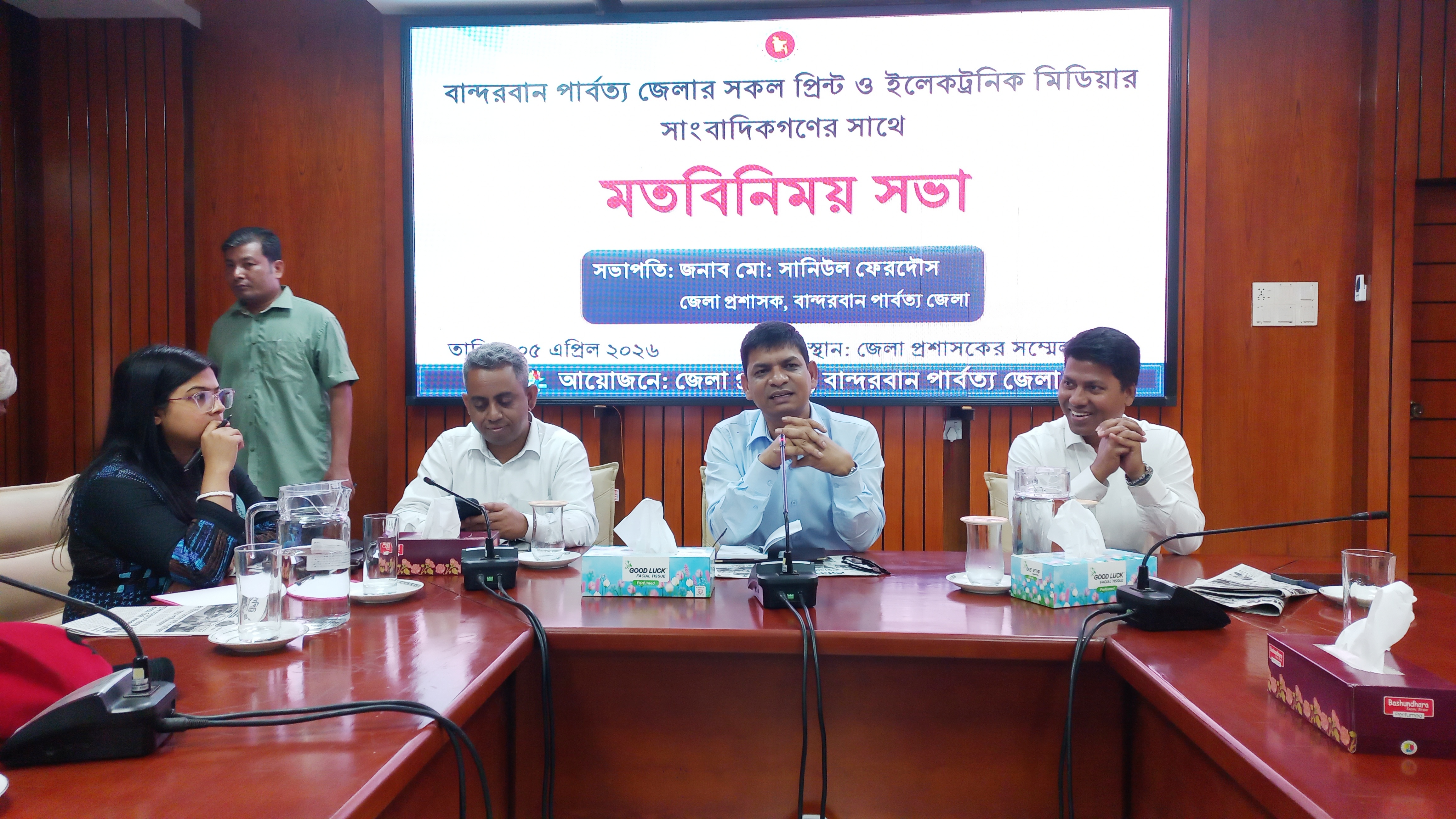 বান্দরবানে জেলা প্রশাসকের সঙ্গে সাংবাদিকদের মতবিনিময়