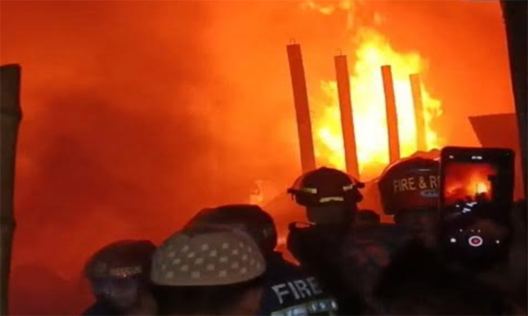 পাকুন্দিয়ায় তুলার গুদামে আগুনে ক্ষতি ২০ লাখ টাকা