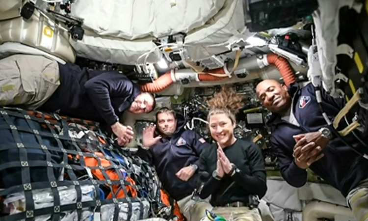 চাঁদের কক্ষপথে আর্টেমিস, ১৯৭২-এর পর প্রথম চন্দ্রপরিক্রমার অপেক্ষা