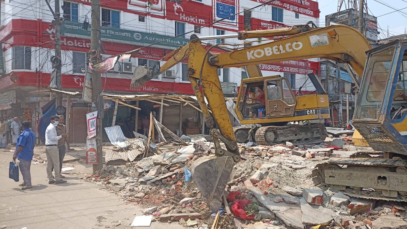 কুমিল্লায় চার শতাধিক অবৈধ স্থাপনা উচ্ছেদ