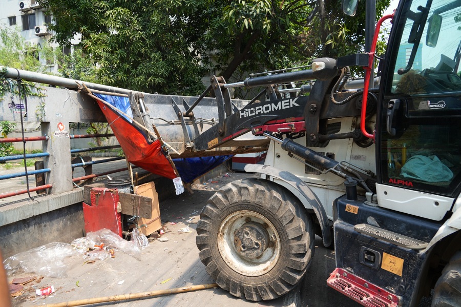 সায়েদাবাদ ও টিকাটুলি এলাকায় ২১টি অবৈধ স্থাপনা উচ্ছেদ করেছে ডিএমপি