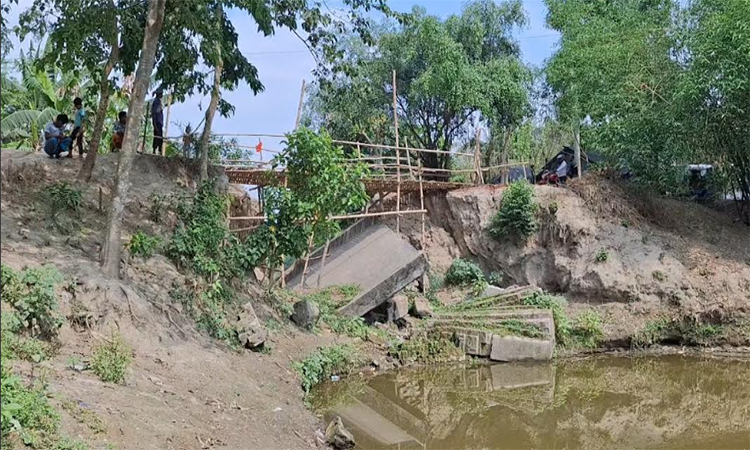 ঝিনাইদহে ভাঙ্গা ব্রিজ পুনঃনির্মাণের দাবি 