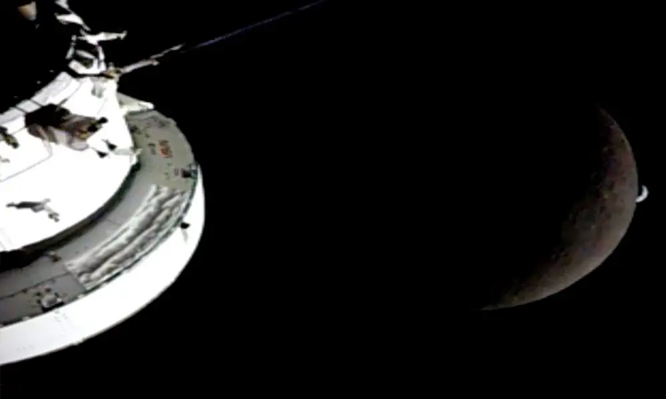 চাঁদের খুব কাছ দিয়ে আর্টেমিস নভোচারীদের পরিভ্রমণ, পরবর্তী লক্ষ্য সূর্যগ্রহণ