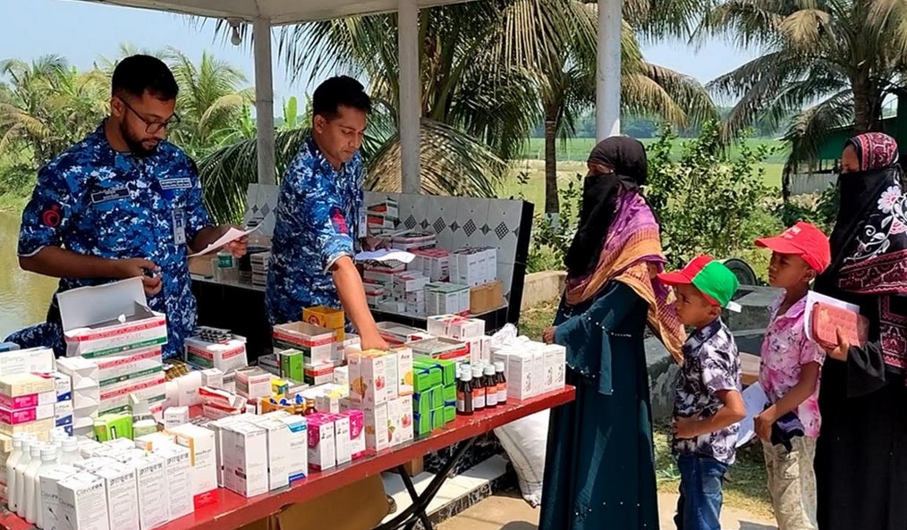 ভোলায় আড়াইশ’ রোগীকে চিকিৎসা সেবা দিয়েছে কোস্টগার্ড