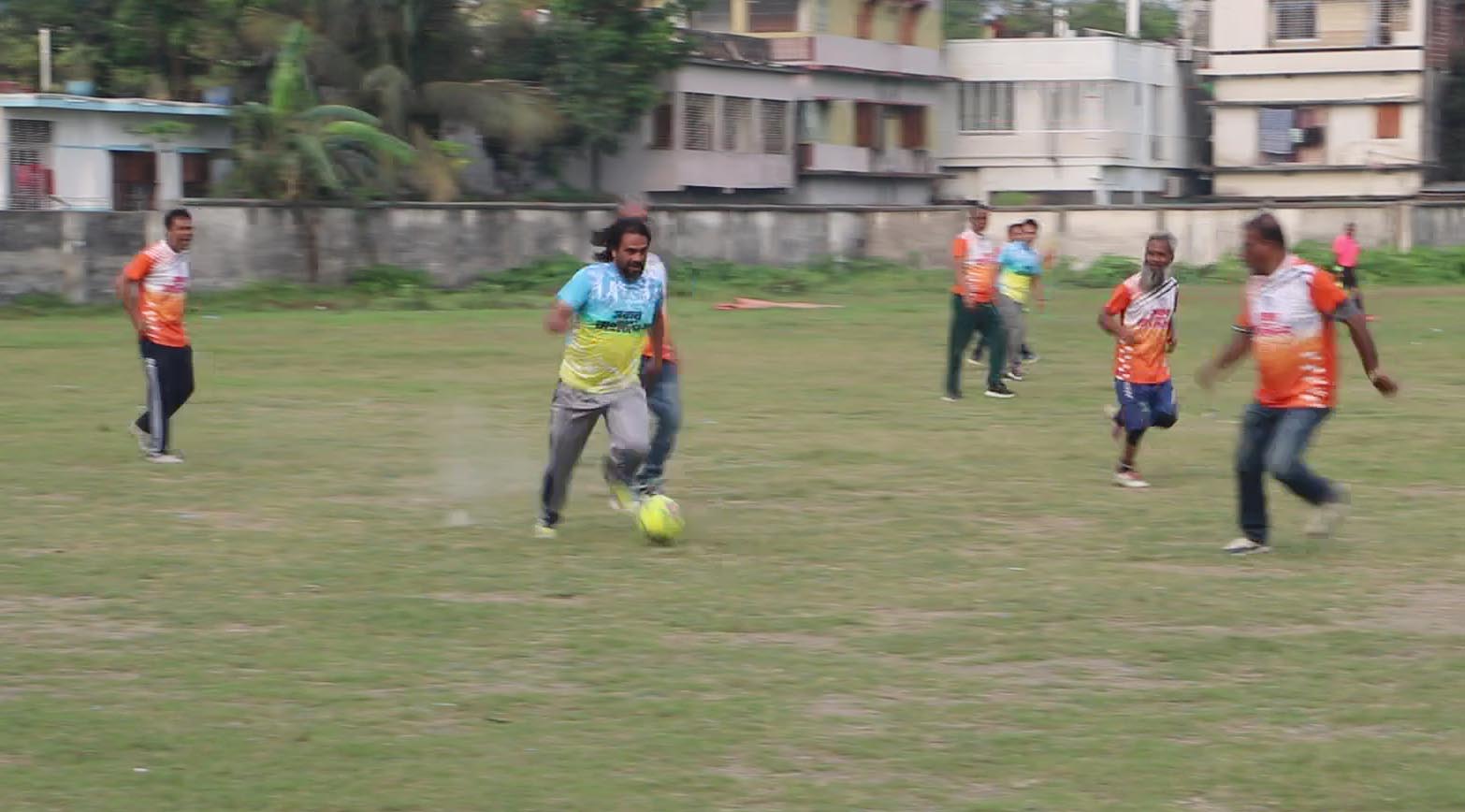 নওগাঁয় মাঠে সোনালী অতীত ফিরিয়ে আনলেন সাবেক তিন ফুটবলার
