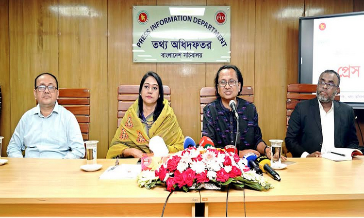 ভর্তুকি দিয়ে জ্বালানির চাপ সামাল দিতে কাজ করছে সরকার: তথ্য ও সম্প্রচার উপদেষ্টা