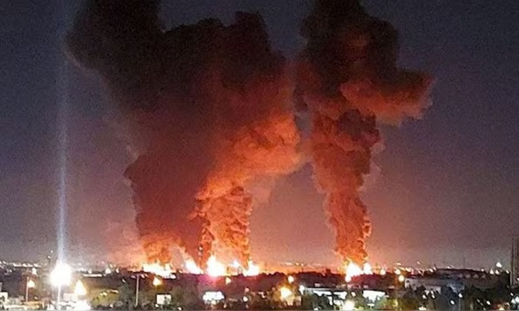 সৌদি আরবের পূর্বাঞ্চলে হামলা, পেট্রোকেমিক্যাল কমপ্লেক্সে আগুন