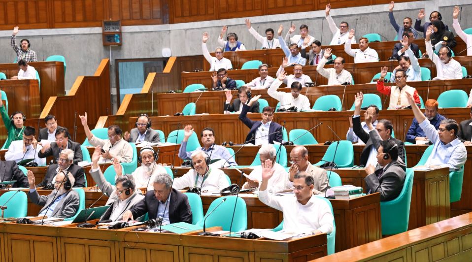 সংসদের অধিবেশন বুধবার সকাল সাড়ে ১০টা পর্যন্ত মুলতবি